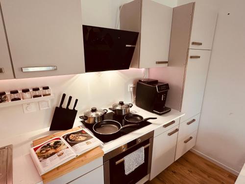 Η κουζίνα ή μικρή κουζίνα στο Chloe's Apartments