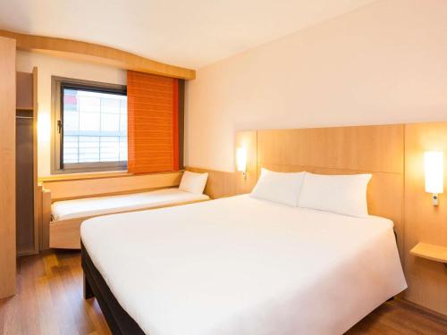Un ou plusieurs lits dans un hébergement de l'établissement Hotel Ibis Lisboa Sintra