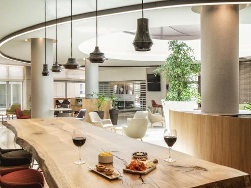 Makanan di atau berdekatan hotel