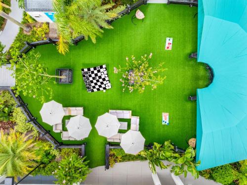 an overhead view of a lawn with a checkeredkered at OASIS BAY SUITES, Tampa, Busch Gardens, USF in Tampa
