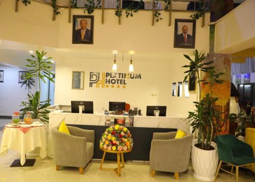 Un lugar para sentarse en Platinum Hotel