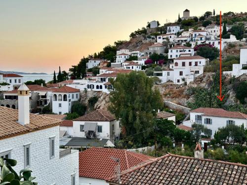 a village on a hill with white houses at Kaminēa in Hydra
