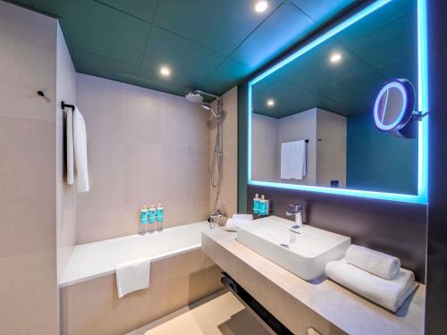 Bilik mandi di Novotel Kraków Centrum