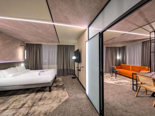 Katil atau katil-katil dalam bilik di Novotel Kraków Centrum
