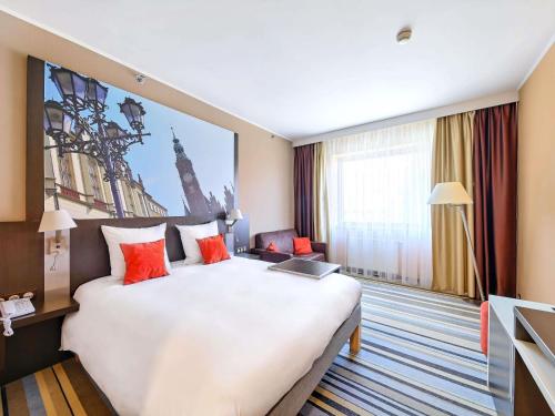 Postel nebo postele na pokoji v ubytování Mercure Wrocław Centrum