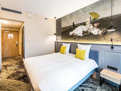 Postel nebo postele na pokoji v ubytování Mercure Wrocław Centrum