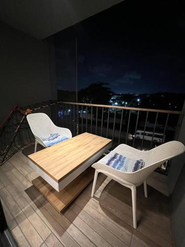 Μπαλκόνι ή βεράντα στο The Diamond In City Luxury Suites By ZENORA Living