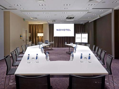 a conference room with a long table and chairs at Novotel Warszawa Centrum in Warsaw
