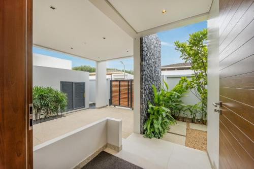 Koupelna v ubytování Exclusive 3BR Magnum Villa With Private Pool by TropicLook