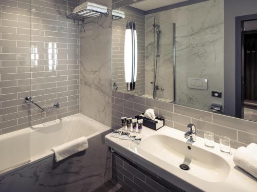 Salle de bains dans l'établissement Hotel Mercure Poznań Centrum