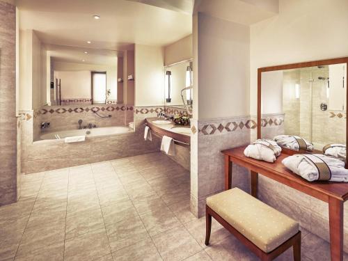 Salle de bains dans l'établissement Hotel Mercure Poznań Centrum