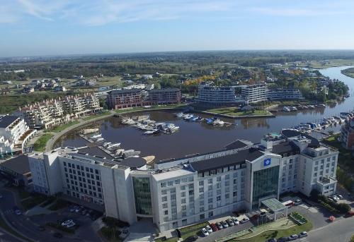 an aerial view of a large building with a marina at Wyndham Nordelta Tigre - Buenos Aires in Tigre