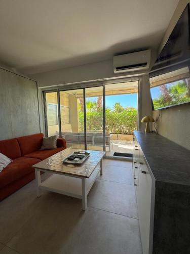 T2 cosy en bord de mer avec terrasse, piscine et parking