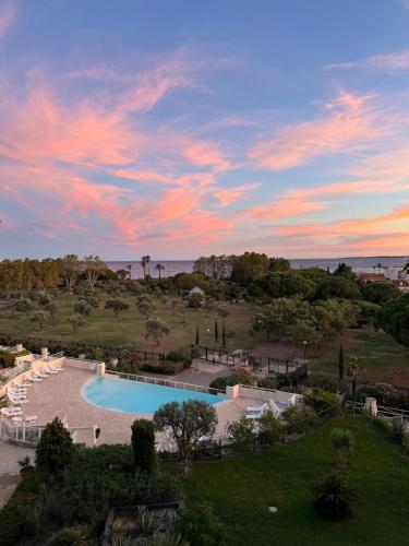 T2 cosy en bord de mer avec terrasse, piscine et parking