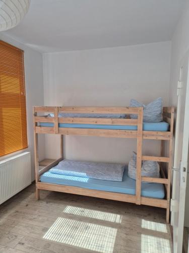 a bunk bed in a room with a window at Haus am Wendsee in Brandenburg an der Havel