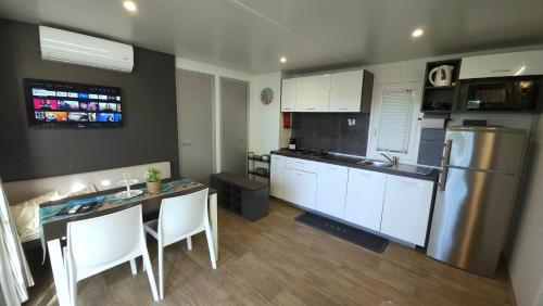 Η κουζίνα ή μικρή κουζίνα στο Mobile House 4 you, Murter - Slanica