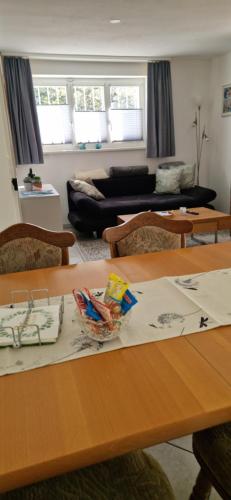 Un lugar para sentarse en Ferienwohnung FeWe Wandern und Skifahren