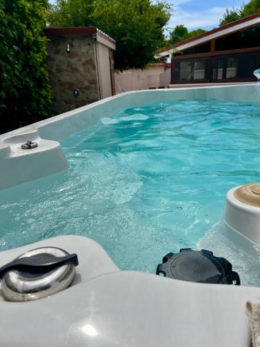 a swimming pool with a sink and a swimming goggles at Villa Damare in Taranto