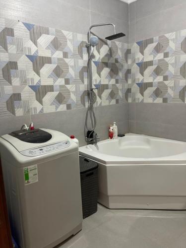 Ένα μπάνιο στο كورنيش نيل