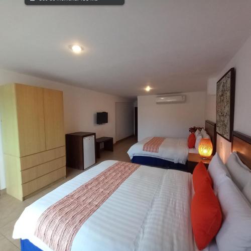 Postel nebo postele na pokoji v ubytování Baja Montañita Beach Resort
