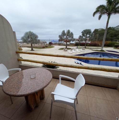 Bazén v ubytování Baja Montañita Beach Resort nebo v jeho okolí