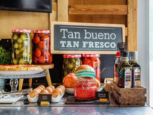 Comida en o cerca de este hotel