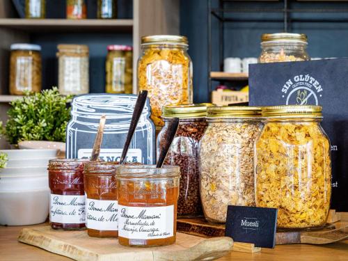 Comida en o cerca de este hotel