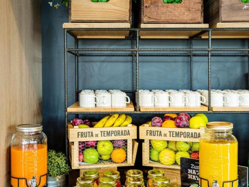 Comida en o cerca de este hotel