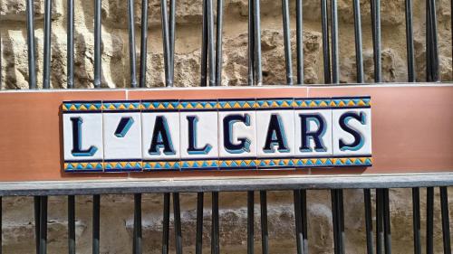 a sign that reads la alaza on a fence at Hostal Boutique Restaurante El Algars in Caseras