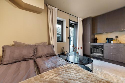 Nhà bếp/bếp nhỏ tại Signature Compact Studio by Arctic Seasons