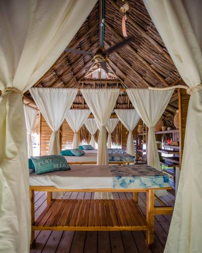 a bed in a tent in a room at Hotel Isla del Sol in Isla Grande