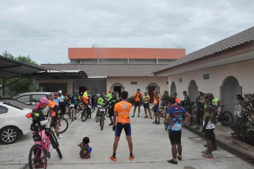 a group of people on bikes in a parking lot at Banana Resort Sadao in Sadao