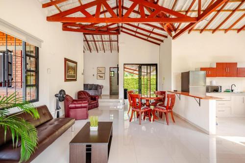 a living room with a couch and a table at Moderna cabaña en Viterbo con Aire AC y Piscina in Viterbo