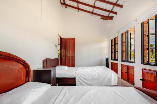 a bedroom with two beds and a window at Moderna cabaña en Viterbo con Aire AC y Piscina in Viterbo