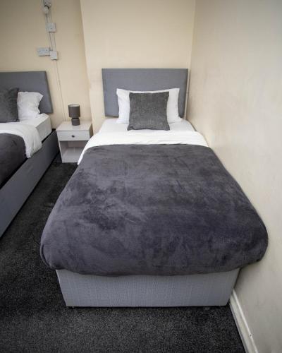 Giường trong phòng chung tại Restful 3-Bed Retreat Tilbury