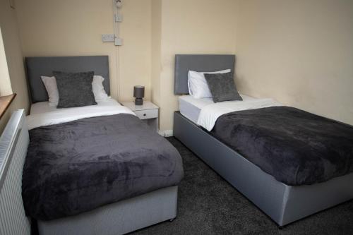 Giường trong phòng chung tại Restful 3-Bed Retreat Tilbury