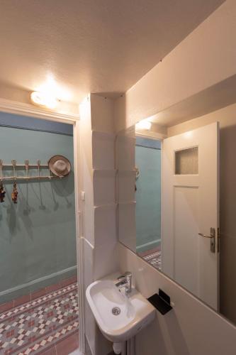 Salle de bains dans l'établissement Appartement rénové au cœur du centre-ville de Tunis