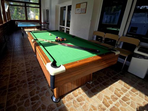 a pool table in a room with afits at Monti Domki całoroczne in Mierzyn