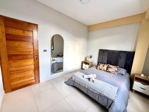 a bedroom with a bed and a large wooden door at Alojamiento Bilbao in Quillacollo