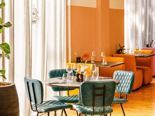 a dining room with a table and chairs at Novotel London Greenwich in London