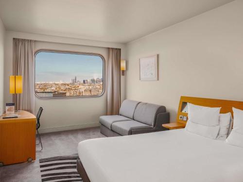 Ένα ή περισσότερα κρεβάτια σε δωμάτιο στο Novotel Paris Centre Tour Eiffel
