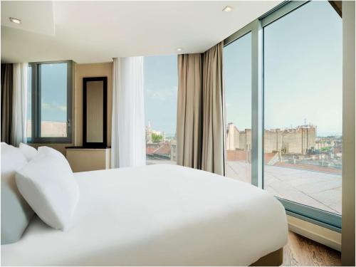 Katil atau katil-katil dalam bilik di NH Collection Budapest City Center