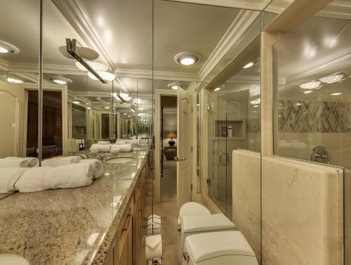 a bathroom with a row of sinks and mirrors at Solana Oceanfront with Pool, Spa, Ocean Views in Solana Beach