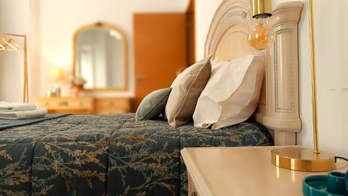 a bedroom with a bed and a table with a lamp at Gardunha Apartments Avenida I in Fundão