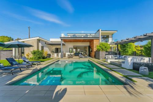 Casa con piscina y casa en Luxury Stay with Pool, Spa, Fire Pit, Outdoor Lounge & Stunning Ocean Views, Encinitas Retreat, en Green Valley Mobile Estates