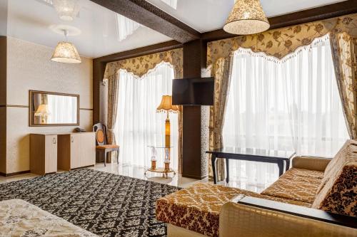 En eller flere senge i et værelse på Nairi Hotel