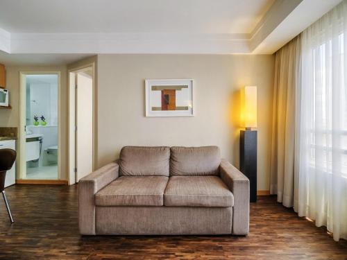 Гостиная зона в Mercure Guarulhos Aeroporto