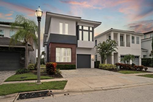 Luxury 6BR Villa w Pool & Cinema 4mi to Disney photo 21