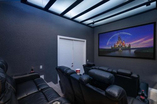 Luxury 6BR Villa w Pool & Cinema 4mi to Disney photo 3
