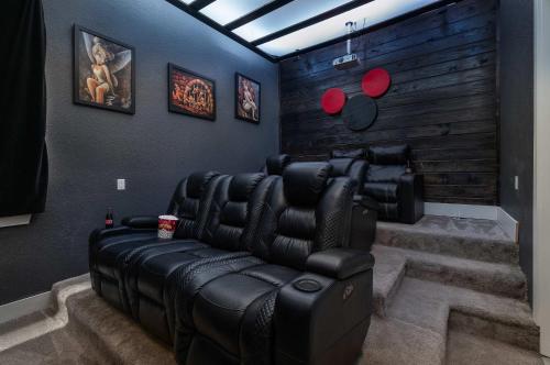 Luxury 6BR Villa w Pool & Cinema 4mi to Disney photo 11